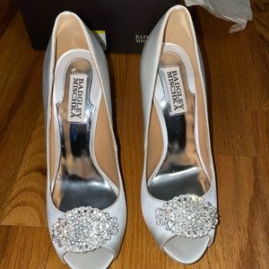 Badgley Mischka peep toe white satin wheels. Size 6. NWOT